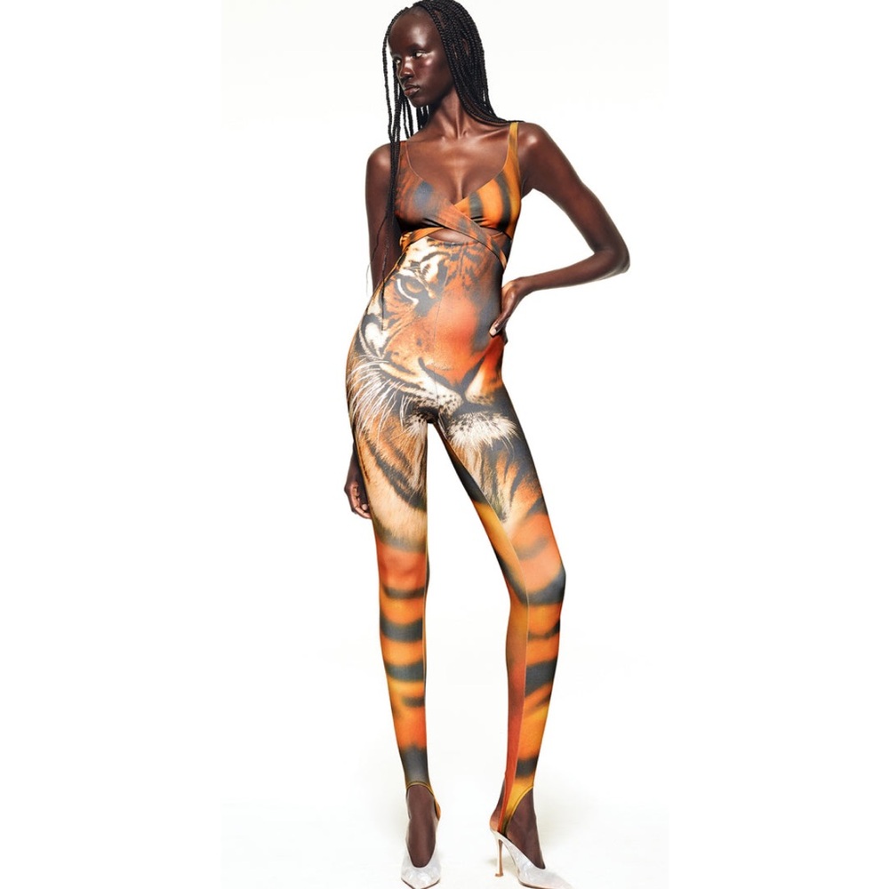 🔥NWT SKIMS x Roberto Cavalli Wrap Catsuit SMALL - Picture 3 of 9